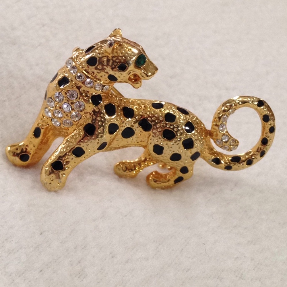 Vintage Leopard Brooch Crystals Jewels Goldtone Emerald Green eye Fashion Pin